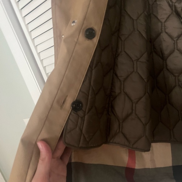 Burberry Brit Trenchcoat with removable quilted liner, hood, and belt size 4 - Picture 4 of 7